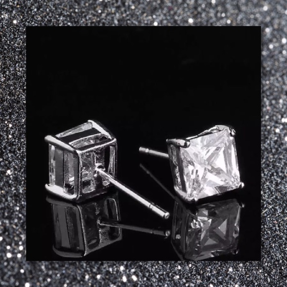 JUST IN🆕 9k White Gold Filled Princess Stud Earr - Picture 1 of 4